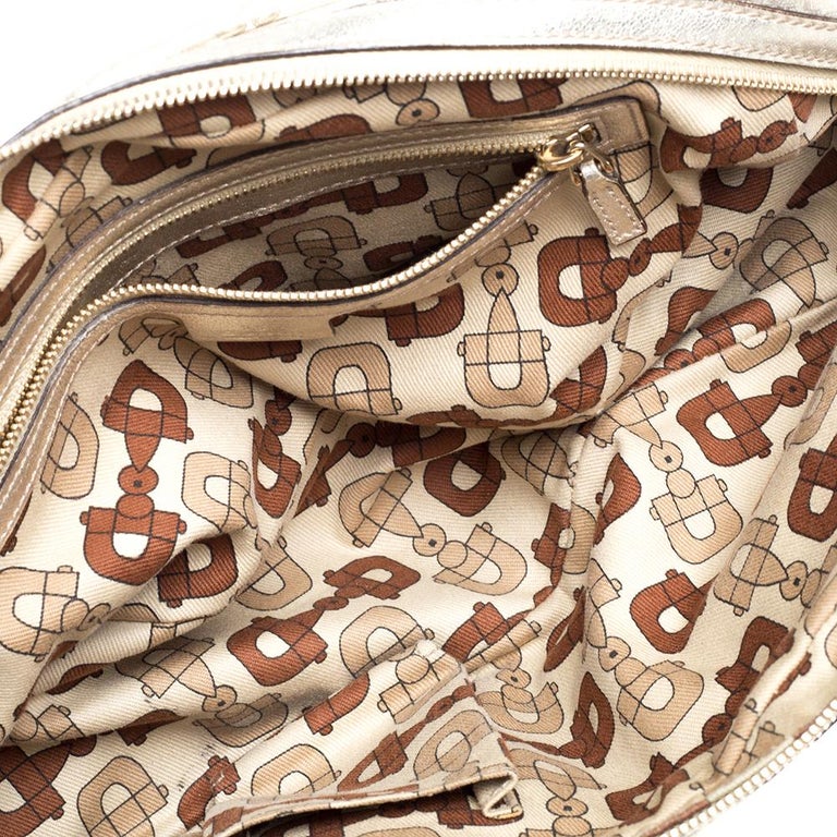 Gucci - Sacoche Capri en cuir et chaîne en or métallisé Guccissima En vente  sur 1stDibs
