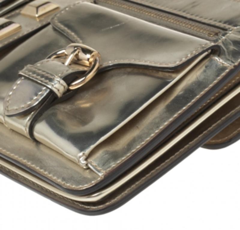 Gucci Metallic Gold Laminate Leather Studded Evening Wristlet Clutch (Pochette de soirée en cuir laminé métallisé) en vente 3