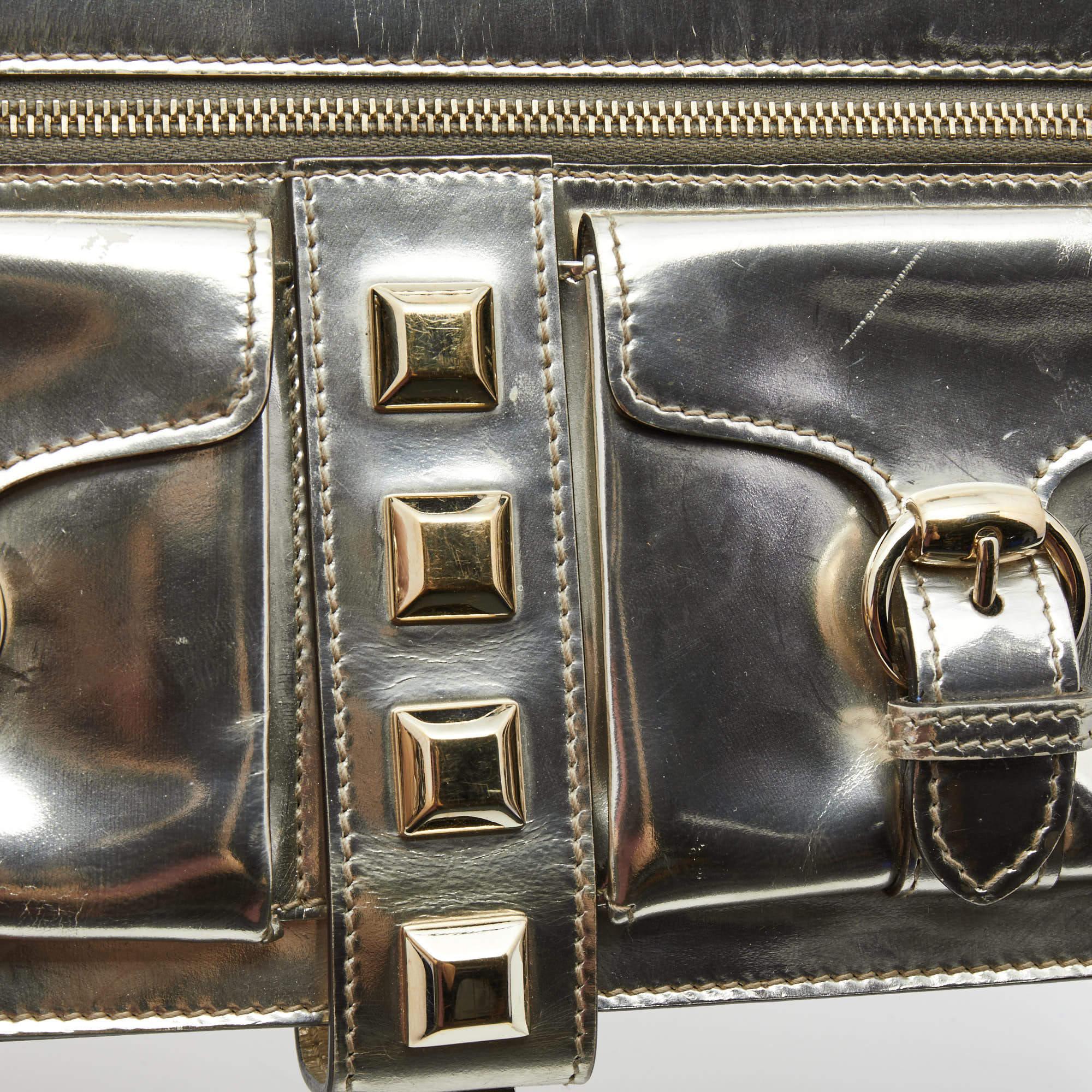 Gucci Metallic Gold Laminate Leather Studded Evening Wristlet Clutch For Sale 4