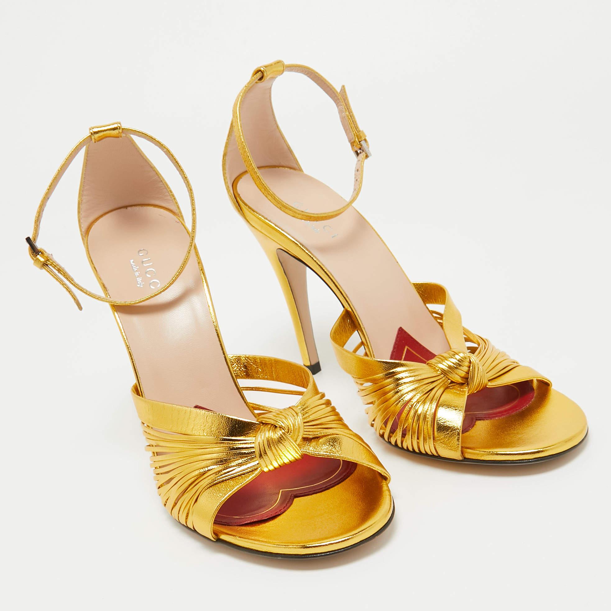 Gucci Metallic Gold Leather Allie Ankle Strap Sandals Size 38.5 In New Condition In Dubai, Al Qouz 2