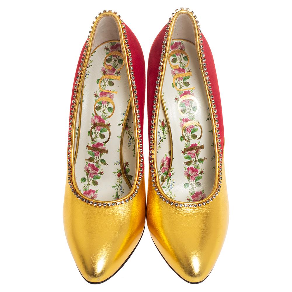 These captivating gorgeous pumps from the house of Gucci will surely turn heads! Crafted from leather and suede, the metallic gold and red pumps are highlighted with crystal embellishments, snakeskin-printed heels, and floral-printed