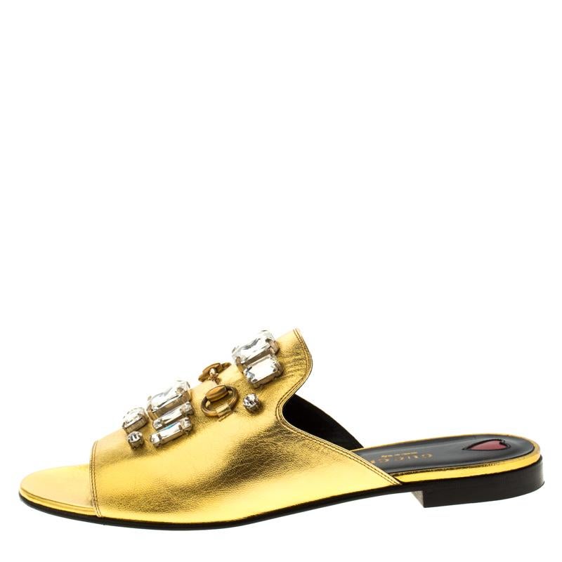 Gucci Metallic Gold Leather Crystal Embellished Julie Faceted Flat Mules Size 40 In Good Condition In Dubai, Al Qouz 2