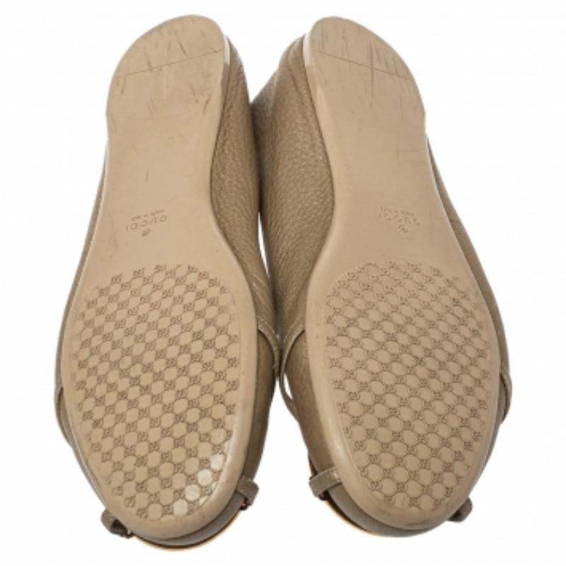 These trendy and chic flats from Gucci can amp up your style quotient. The flats are crafted from the best leather material for your comfort. Stay in style as you step out in these rubber-soled flats that come in metallic gold with the signature GG