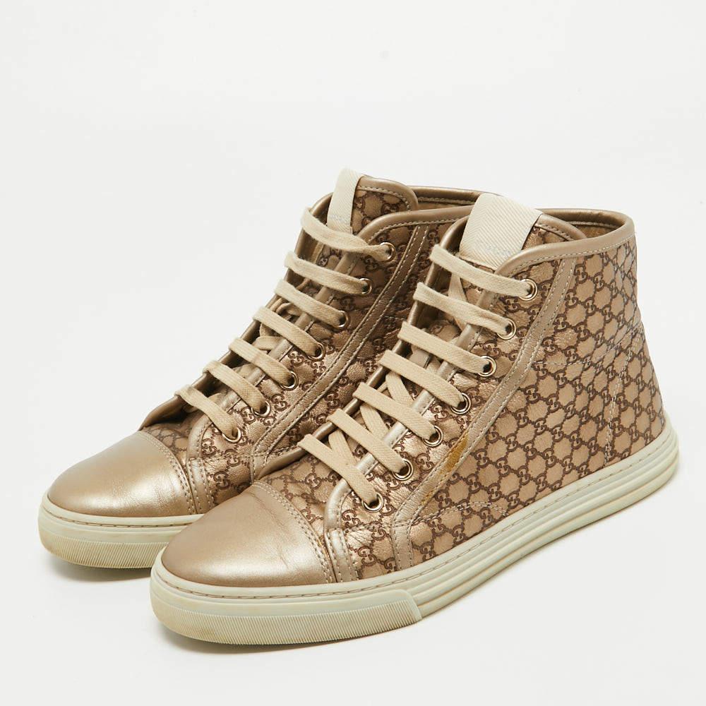 Flaunt a cool, dapper look with this pair of smartly crafted lace-up sneakers by Gucci. Designed using the Guccissima leather, this pair of high-top shoes are perfect for making a casual fashion statement that can make you the center of attention at