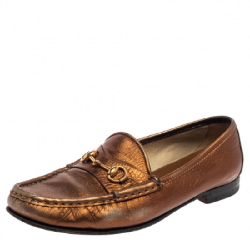 Gucci Metallic Gold Leather Horsebit  Loafers Size 36 In Fair Condition For Sale In Dubai, Al Qouz 2