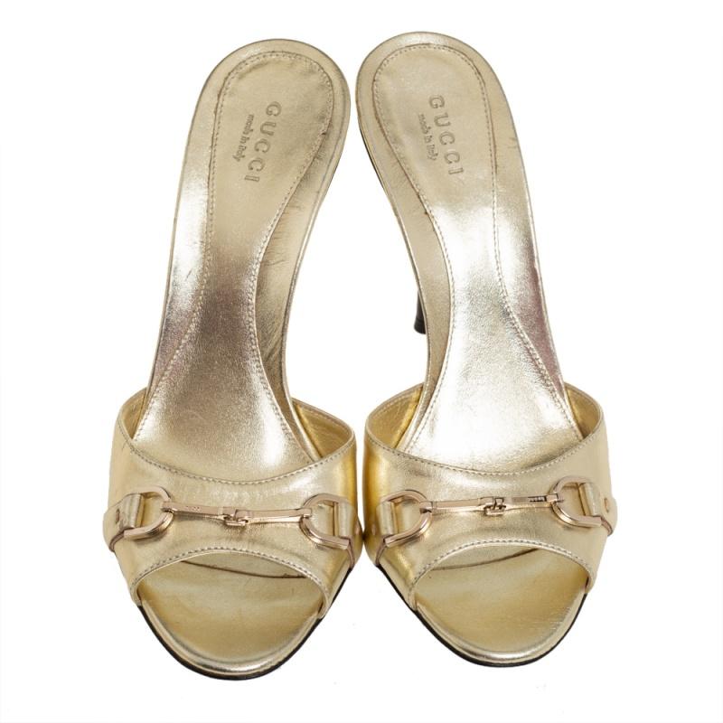 Create a stunning silhouette with this pair of slides from Gucci. Crafted from gold leather, the slides have been styled with the iconic Horsebit detail on the uppers and 11 cm heels. The leather insoles carry the brand's well-known