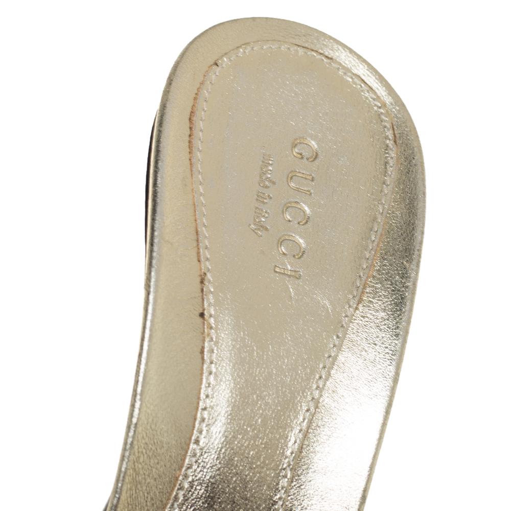 Gucci Metallic Gold Leather Horsebit Mules Sandals Size 37.5 In Good Condition In Dubai, Al Qouz 2