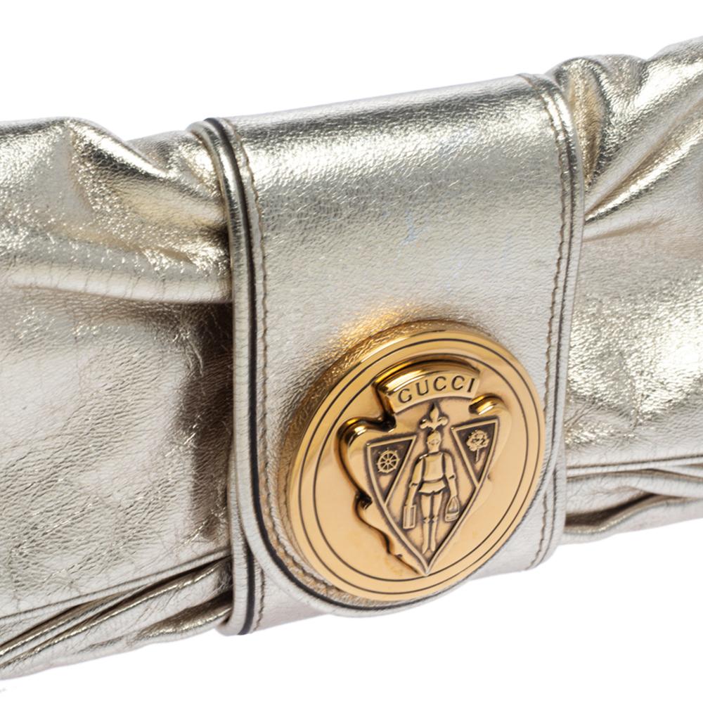Gucci Metallic Gold Leather Hysteria Clutch Bag In Good Condition In Dubai, Al Qouz 2