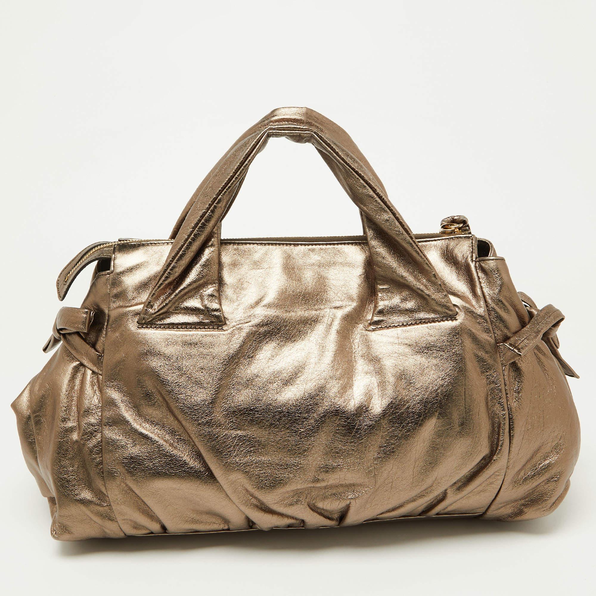 Gucci Metallic Gold Leather Hysteria Tote In Good Condition In Dubai, Al Qouz 2
