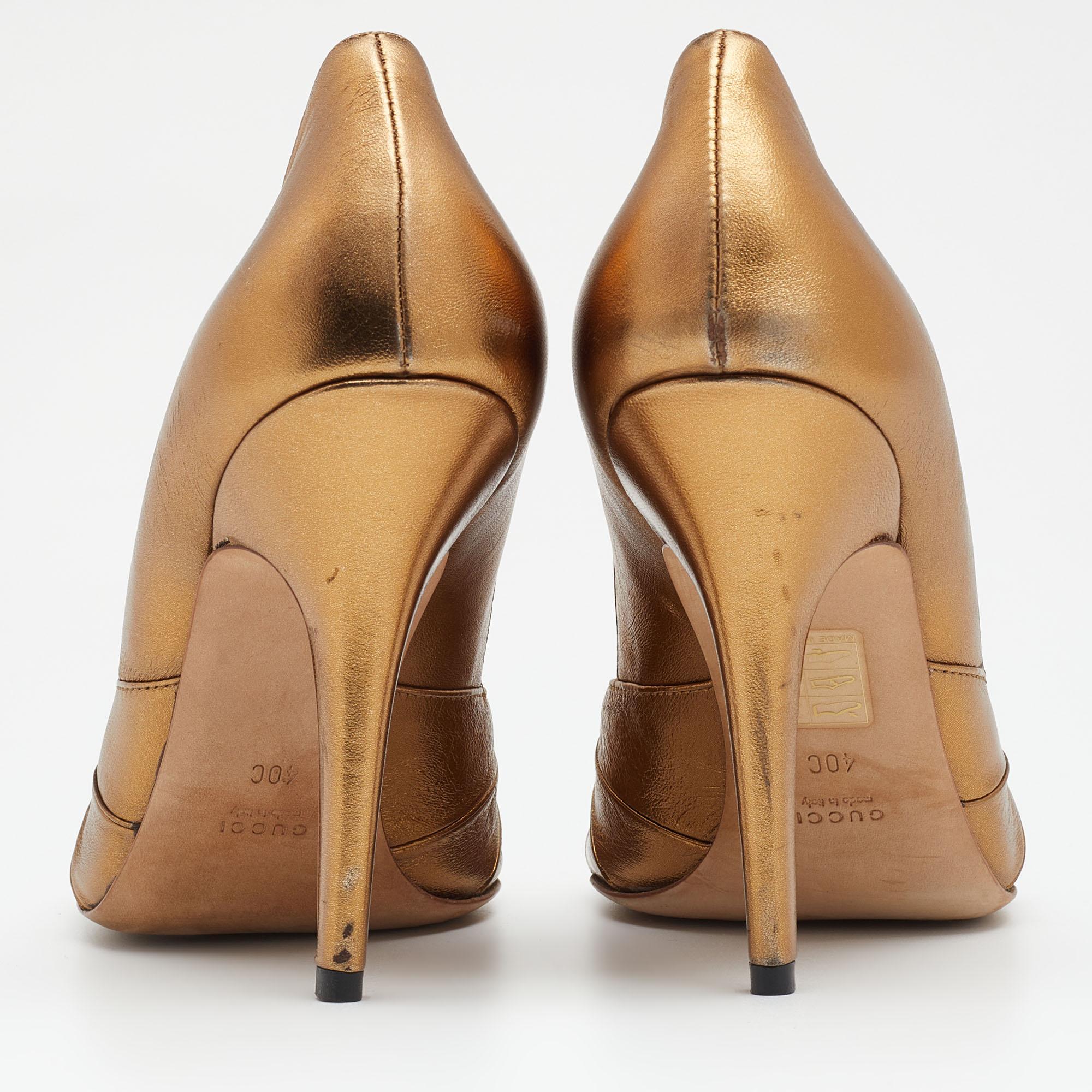 Gucci Metallic Gold Leather Knotted Peep Toe Pumps Size 40 For Sale 1