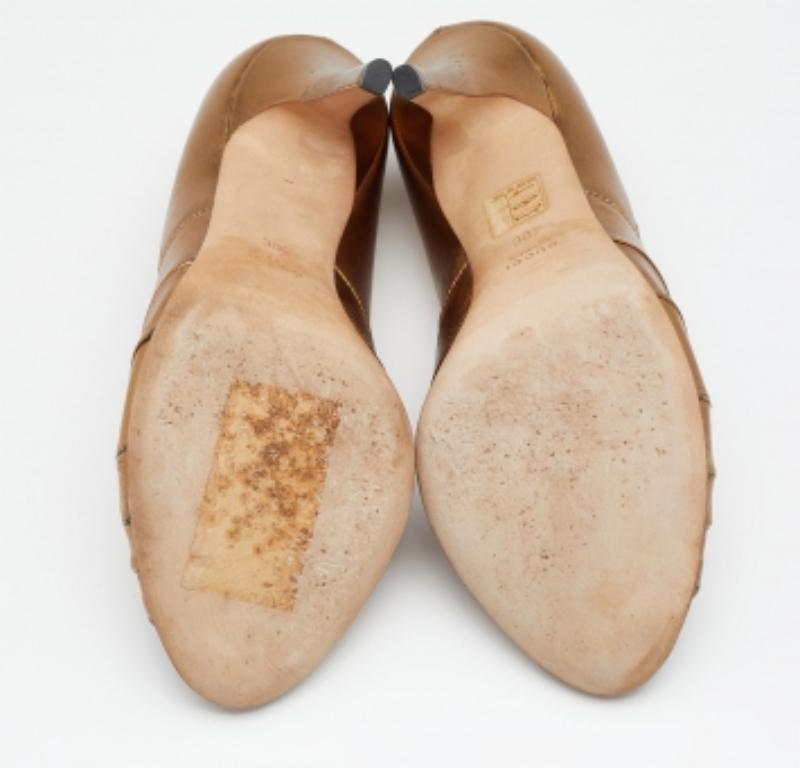 Gucci Pumps Peep Toe annodate in pelle oro metallizzato misura 40 in vendita 3