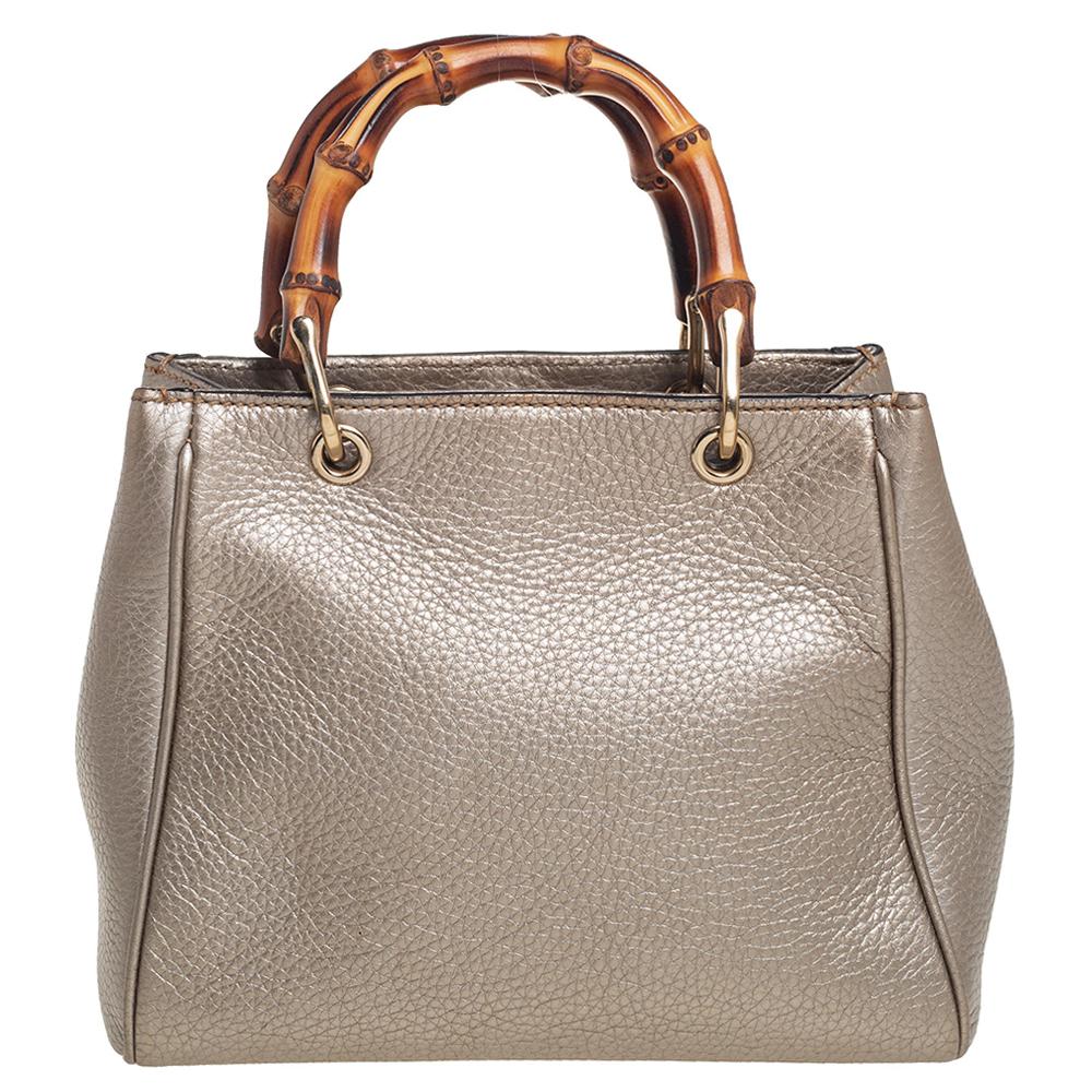 Handbags as fabulous as this one are hard to come by. So, own this gorgeous Gucci tote today and light up your closet! Crafted from gold-hued leather, this stunning number has a spacious canvas interior and is wonderfully held by a shoulder strap