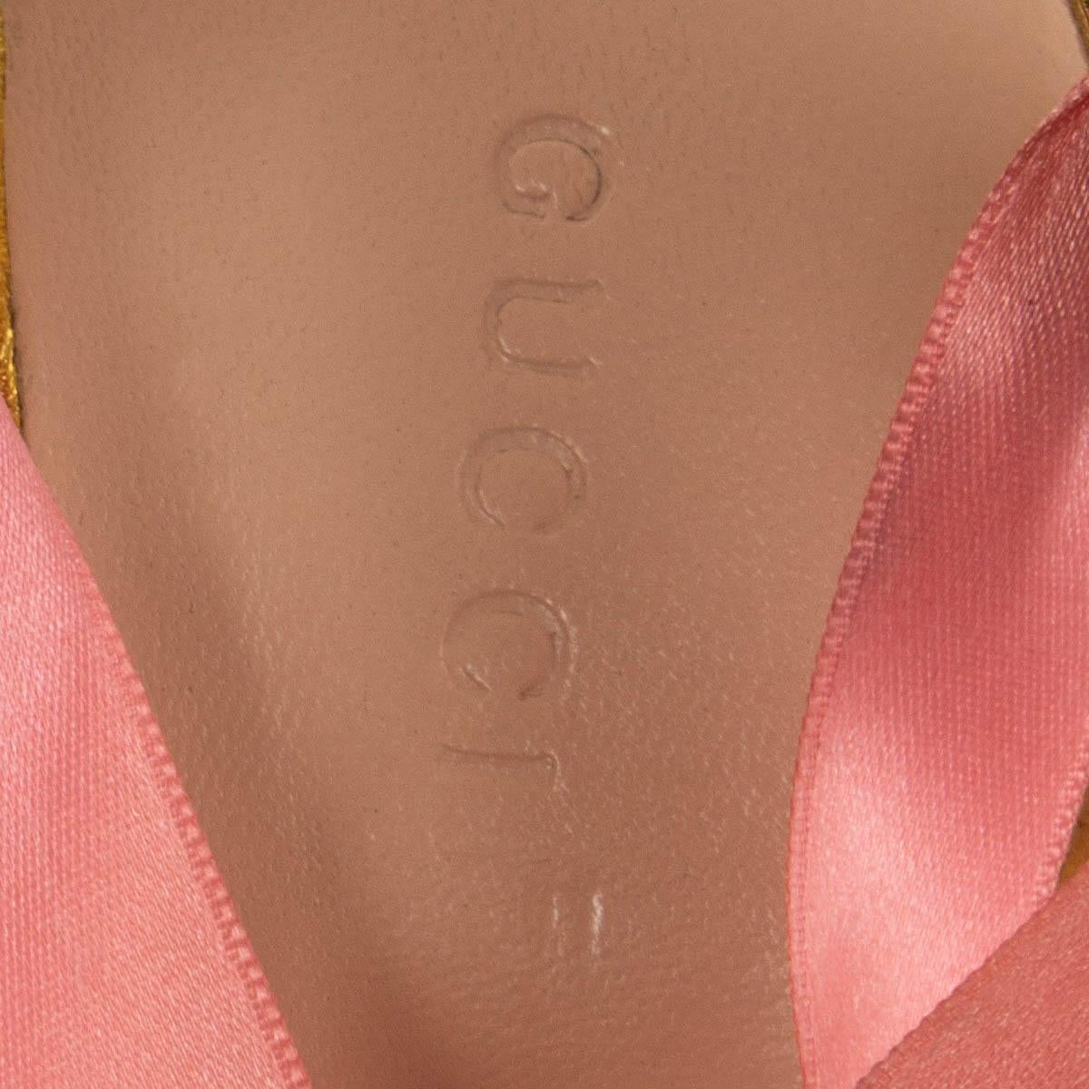 GUCCI Plateau-Keilsandalen mit Keilabsatz aus goldfarbenem Leder und rosa Satin 41,5 cm im Angebot 1