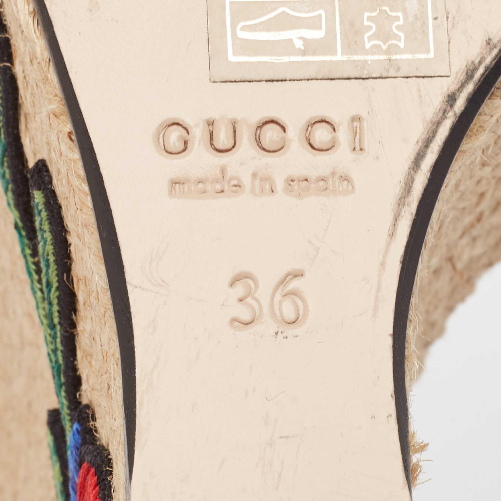 Sandales compensées espadrilles Gucci en cuir doré métallisé taille 36 en vente 2