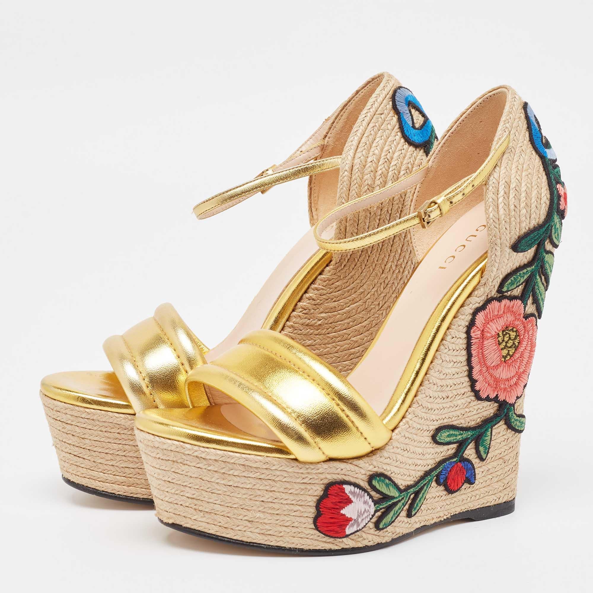 Sandales compensées espadrilles Gucci en cuir doré métallisé taille 36 en vente 3