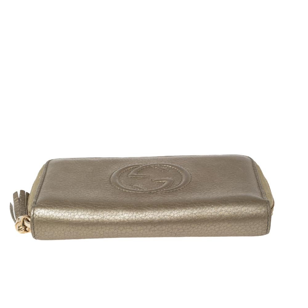 Brown Gucci Metallic Gold Leather Soho Zip Around Wallet For Sale