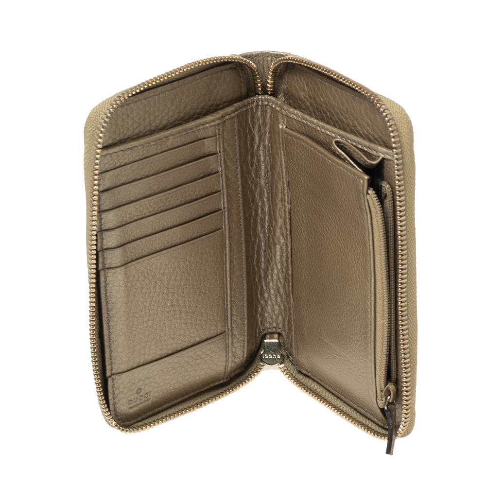 Gucci Metallic Gold Leder Soho Brieftasche mit Reißverschluss Damen im Angebot