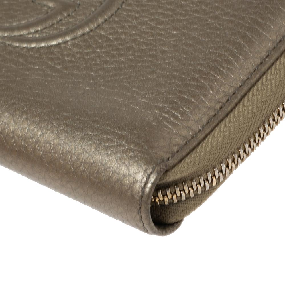 Gucci Metallic Gold Leder Soho Brieftasche mit Reißverschluss im Angebot 1