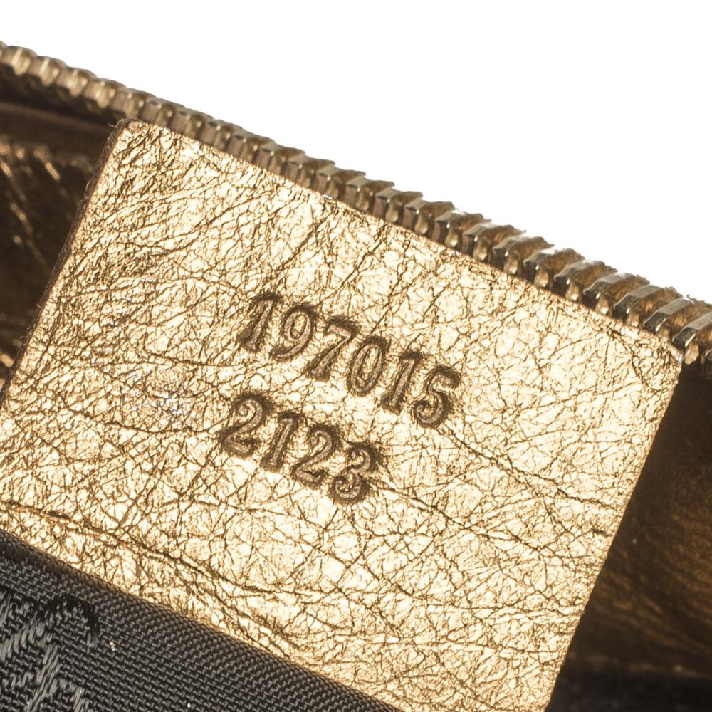 Gucci Metallic Gold Patent Leather Large Hysteria Clutch In Excellent Condition In Dubai, Al Qouz 2