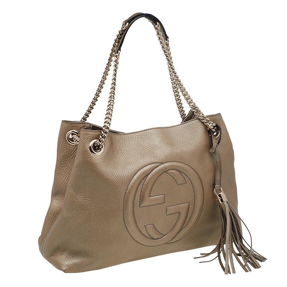 Gucci Metallic Gold Pebbled Leather Medium Soho Chain Tote In Good Condition In Dubai, Al Qouz 2
