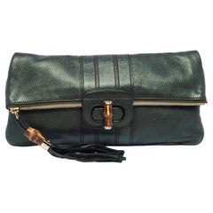 Gucci Metallic Grüne Clutch aus Leder mit Bambusdetail und Quaste