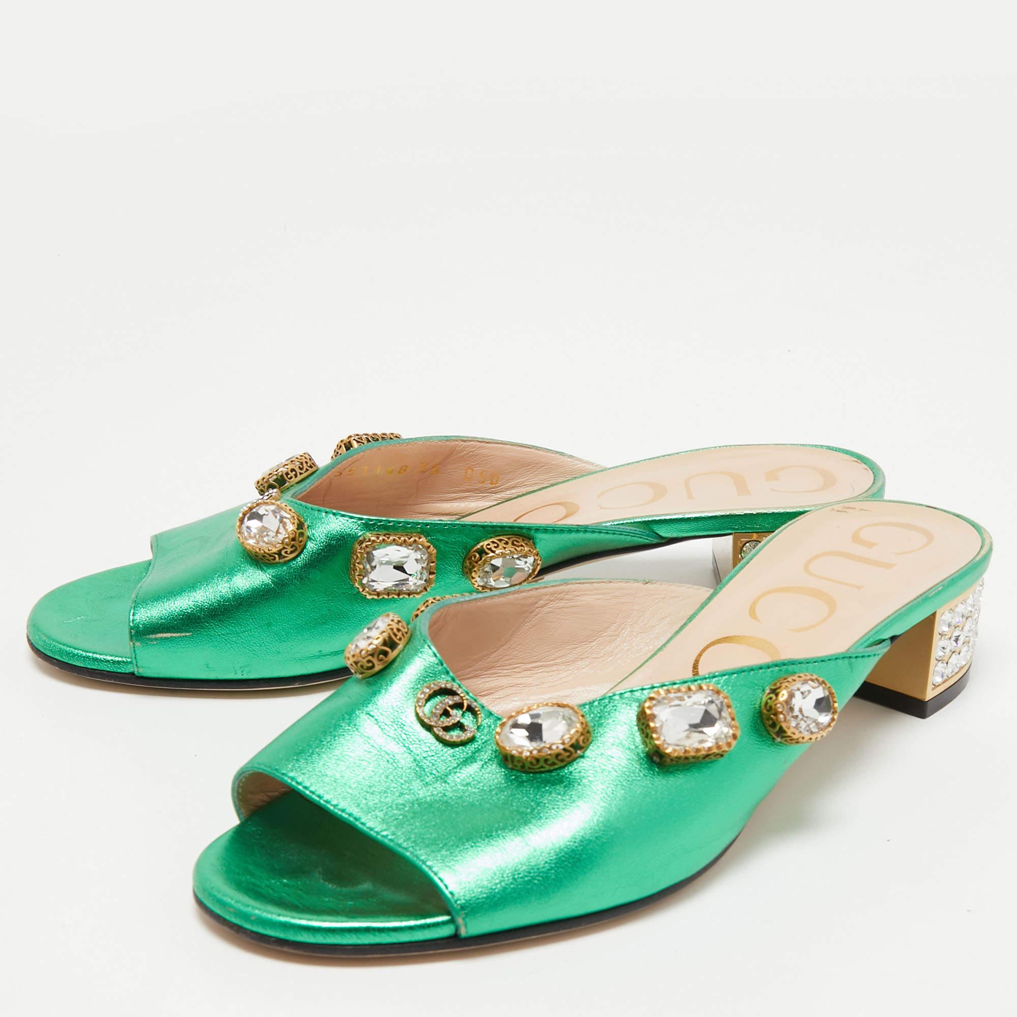 Gucci Metallic Green Leather Crystal Embellished Slide Sandals Size 36 In Good Condition In Dubai, Al Qouz 2
