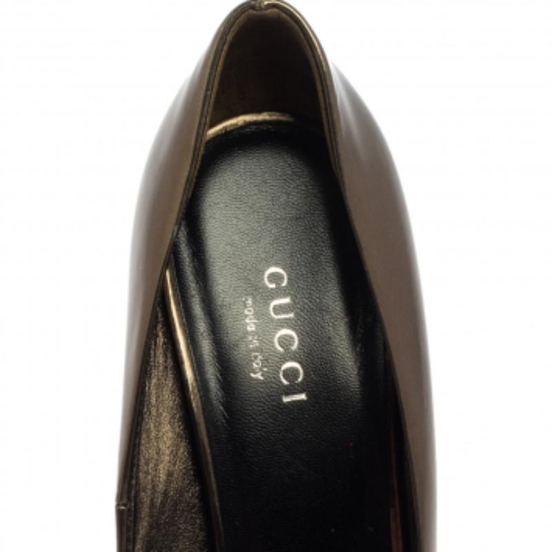 Women's Gucci Metallic Green Patent Leather Round Toe Pumps Size 37 For Sale