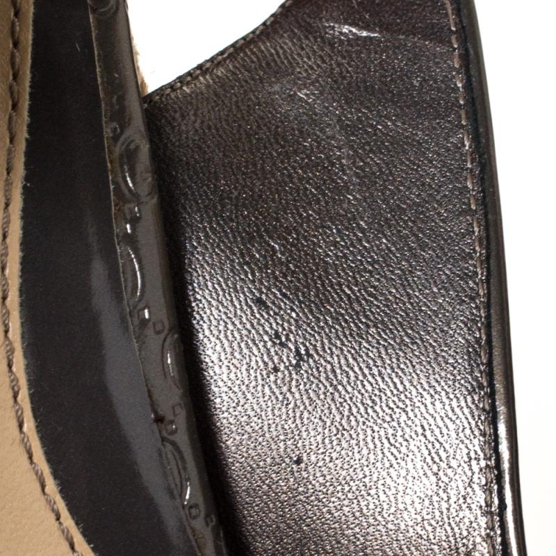 Gucci Metallic Grey GG Patent Leather Slingback Wedges Platform Sandals Size 36 In Good Condition In Dubai, Al Qouz 2