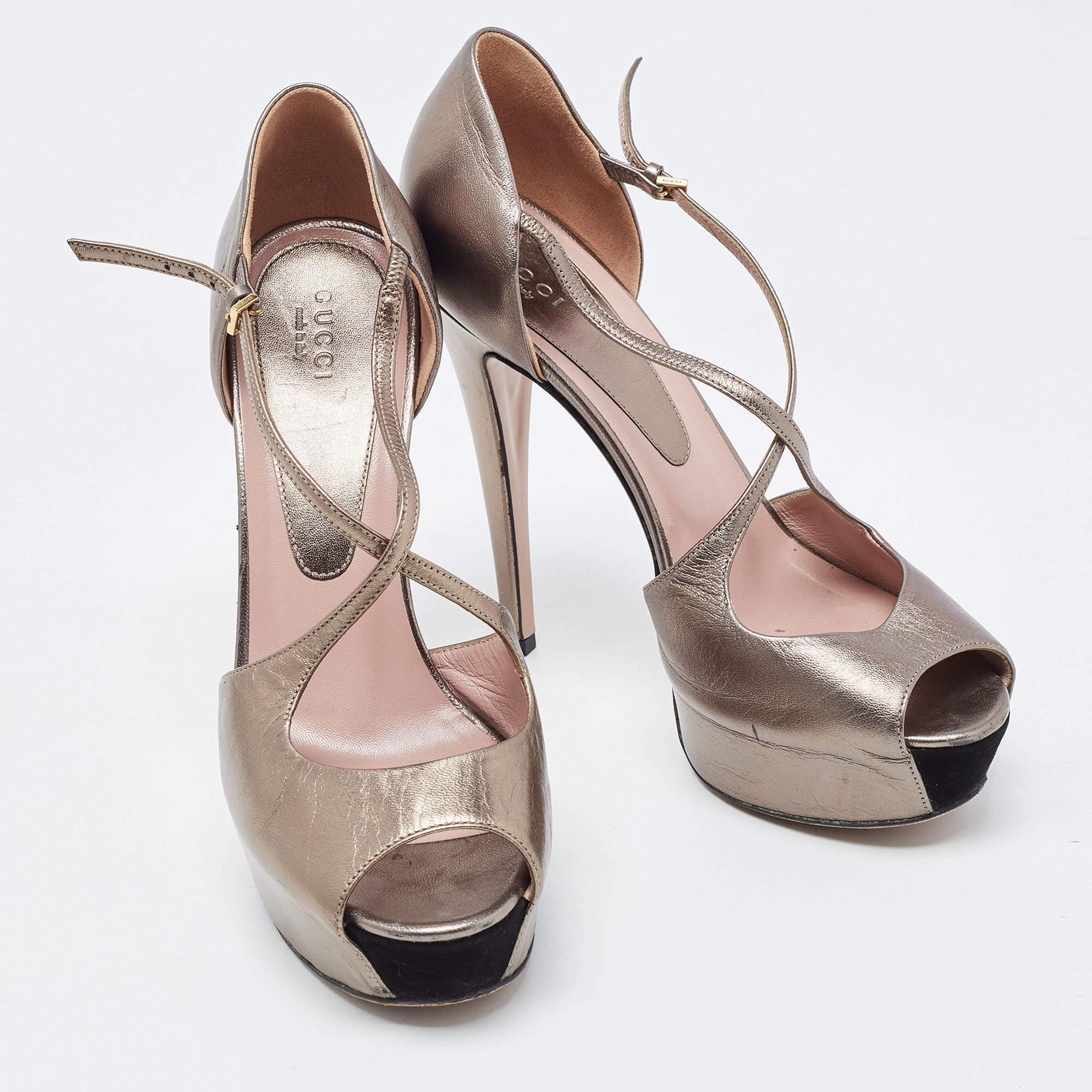 Gucci Metallic Grey Leather Ankle Strap Peep Toe Platform Pumps Size 38 In Good Condition For Sale In Dubai, Al Qouz 2