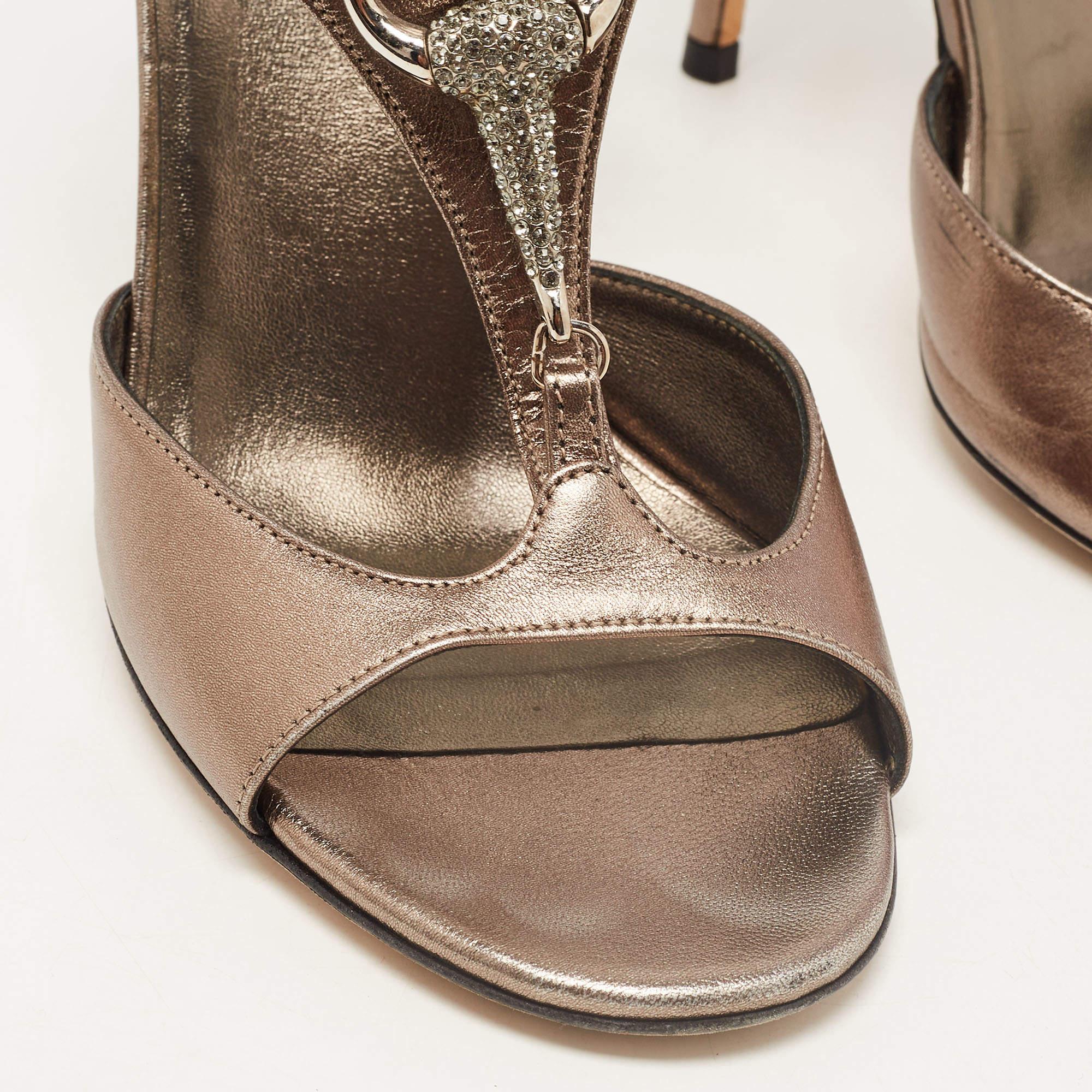 Gucci Metallic Grey Leather Crystal Embellished Buckle T-Strap Sandals Size 38 2