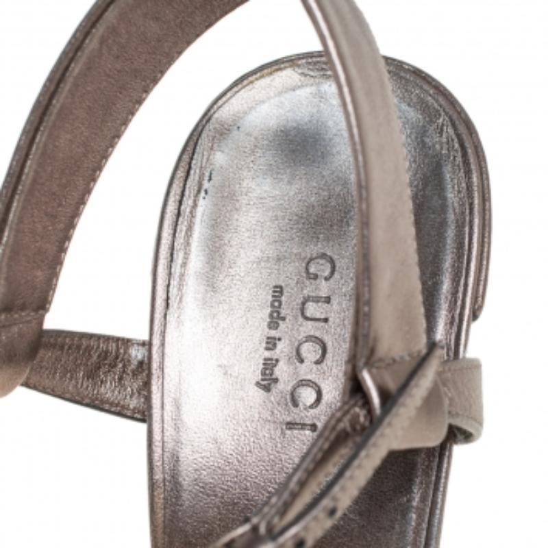 Gucci Metallic Grey Leather Crystal Embellished T Strap Sandals Size 39 For Sale 1