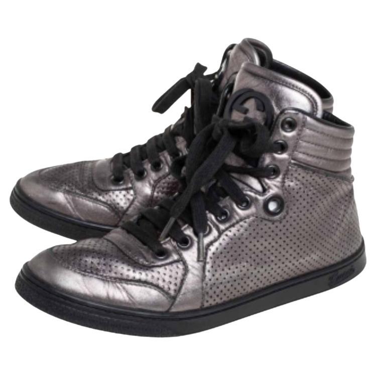 Gucci's sneakers are an example of style and comfort coming together. Crafted from grey leather, these sneakers flaunt details like the quilted counters, laces, perforations, and the raised high top. You wouldn't want to miss out on such a cool pair