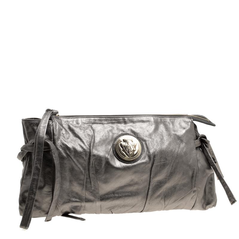 Gucci Metallic Grey Leather Large Hysteria Clutch In Good Condition In Dubai, Al Qouz 2
