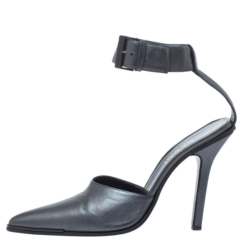Bold and feisty, these Gucci pumps will make you outshine everyone else! They are crafted from metallic grey leather in a pointed toe silhouette and styled with buckle ankle straps. Comfortable leather-lined insoles and 12.5 cm heels complete this
