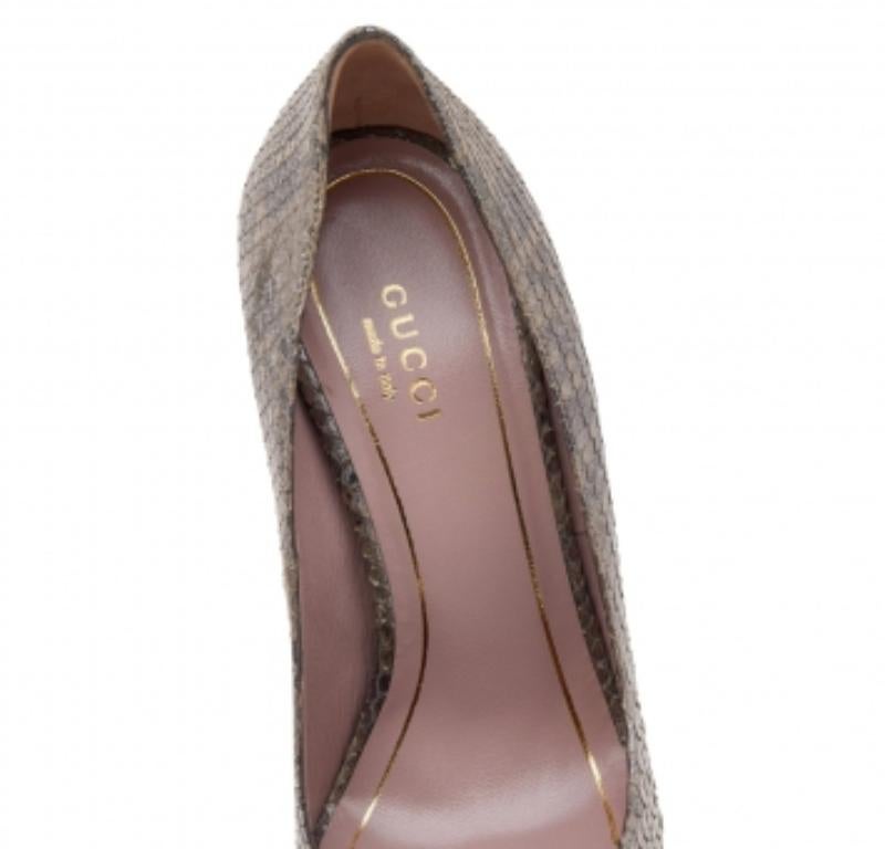Gucci escarpins à bout pointu en python gris métallisé, taille 37,5 en vente 1