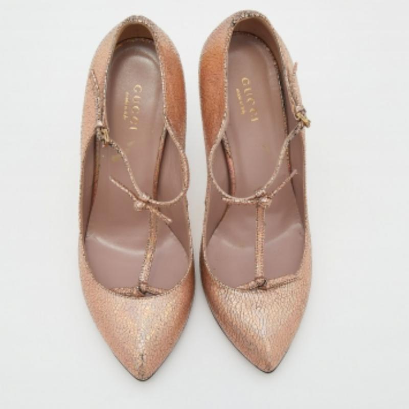 Gucci escarpins Beverly en cuir craquelé métallisé avec bride en T, taille 37 Bon état à Dubai, Al Qouz 2