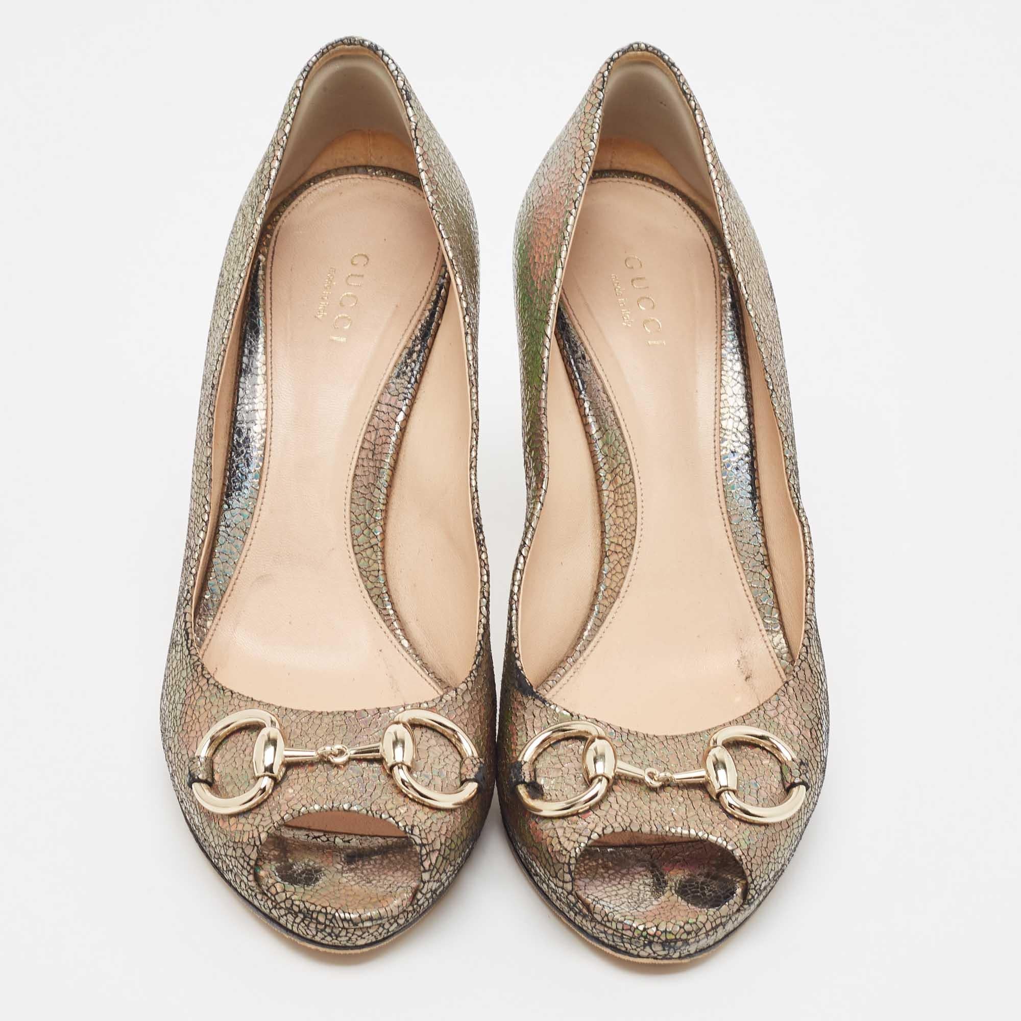 The fashion house’s tradition of excellence, coupled with modern design sensibilities, works to make these Gucci pumps a fabulous choice. They'll help you deliver a chic look with ease.

