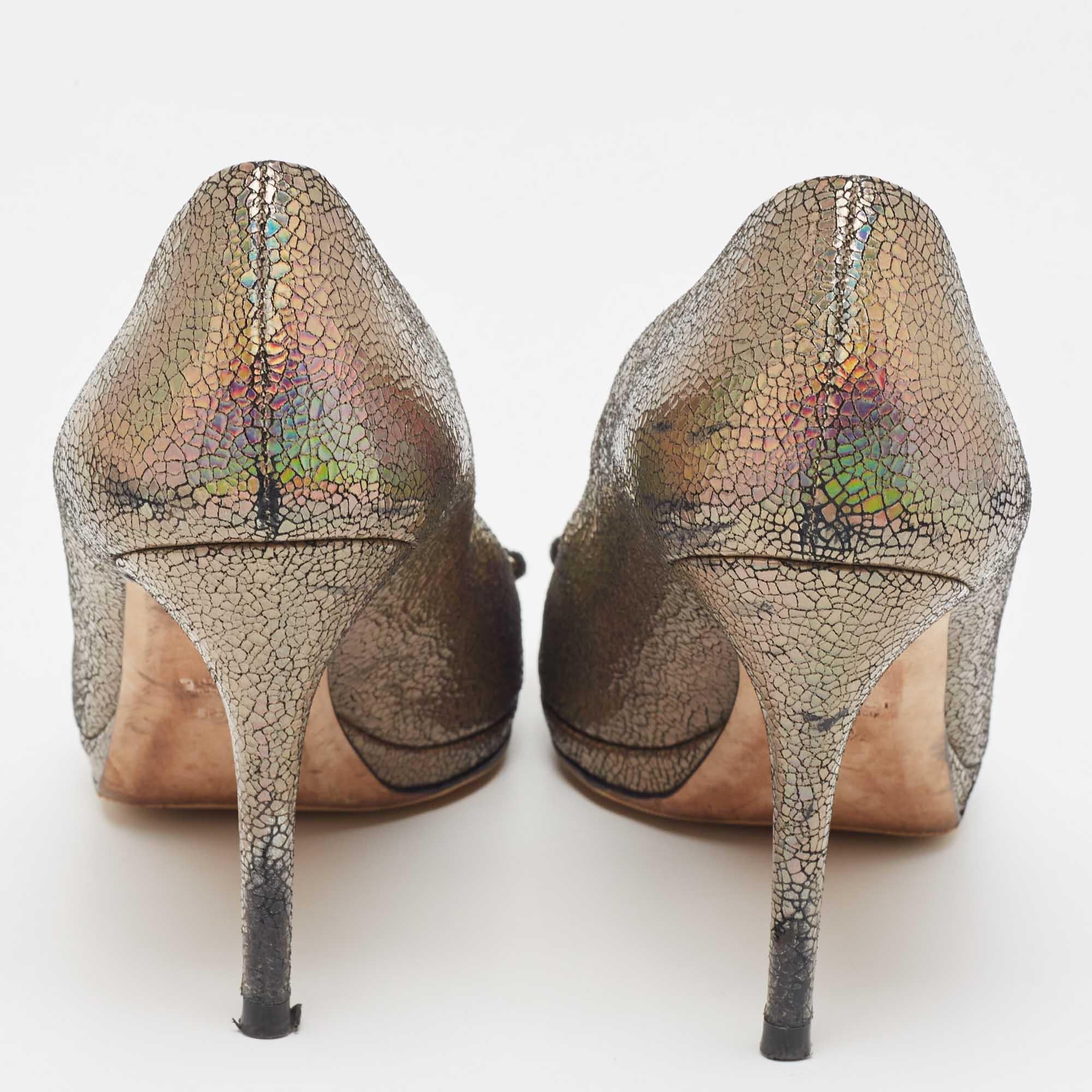 Gucci Metallic Laminated Suede New Hollywood Platform Pumps Size 38.5 In Good Condition For Sale In Dubai, Al Qouz 2