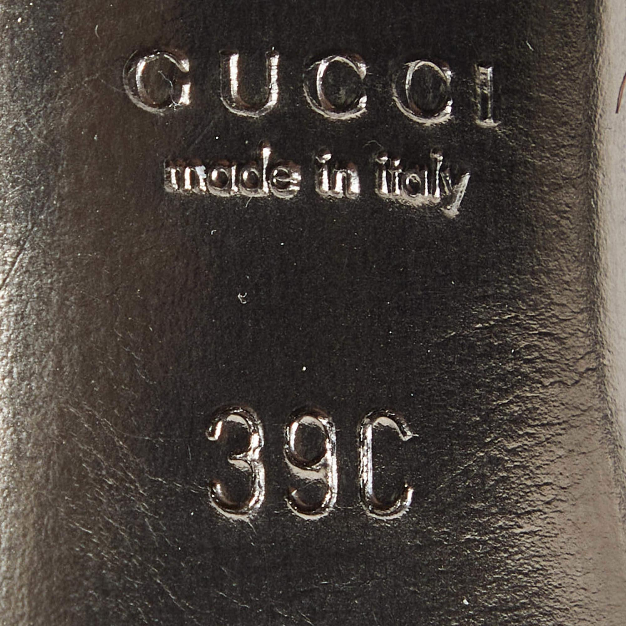 Sandales compensées Gucci en cuir métallisé à lanières aux chevilles, taille 39 en vente 2