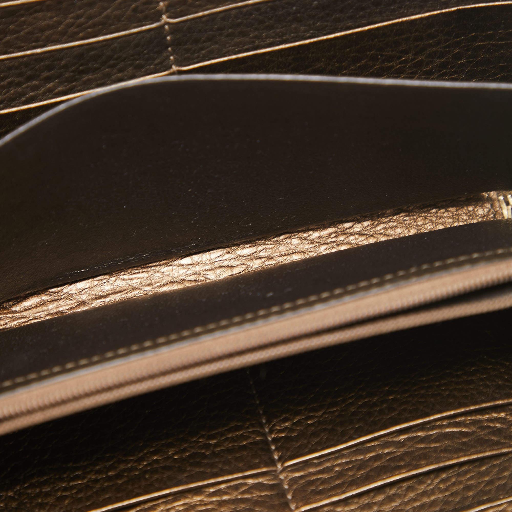 This designer wallet is an immaculate balance of sophistication and rational utility. It has been designed using prime quality materials and elevated by a sleek finish. The creation is equipped with ample space for your monetary essentials.