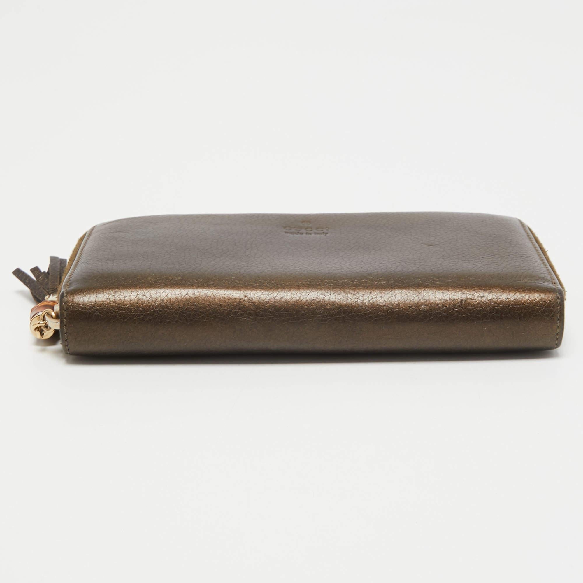 Gucci Metallic Leather Bamboo Tassel Zip Around Wallet For Sale 3