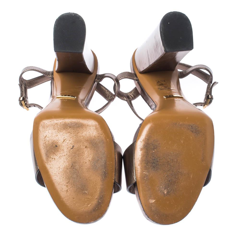 Gucci Metallic Leather Horsebit Ankle Strap Block Heel Sandals Size 40 In Good Condition In Dubai, Al Qouz 2