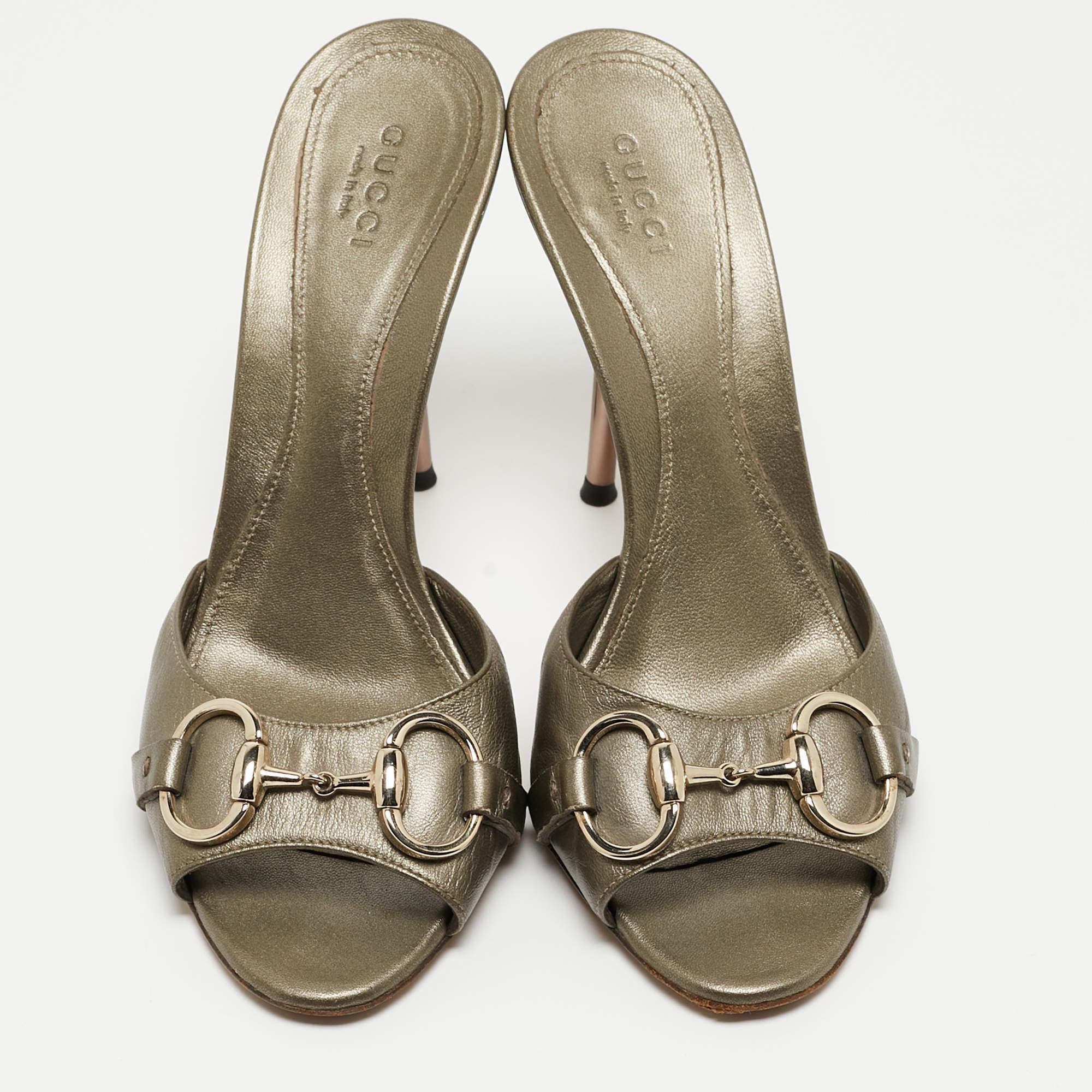 Gucci Metallic Leather Horsebit Slide Sandals Size 37 In Good Condition In Dubai, Al Qouz 2