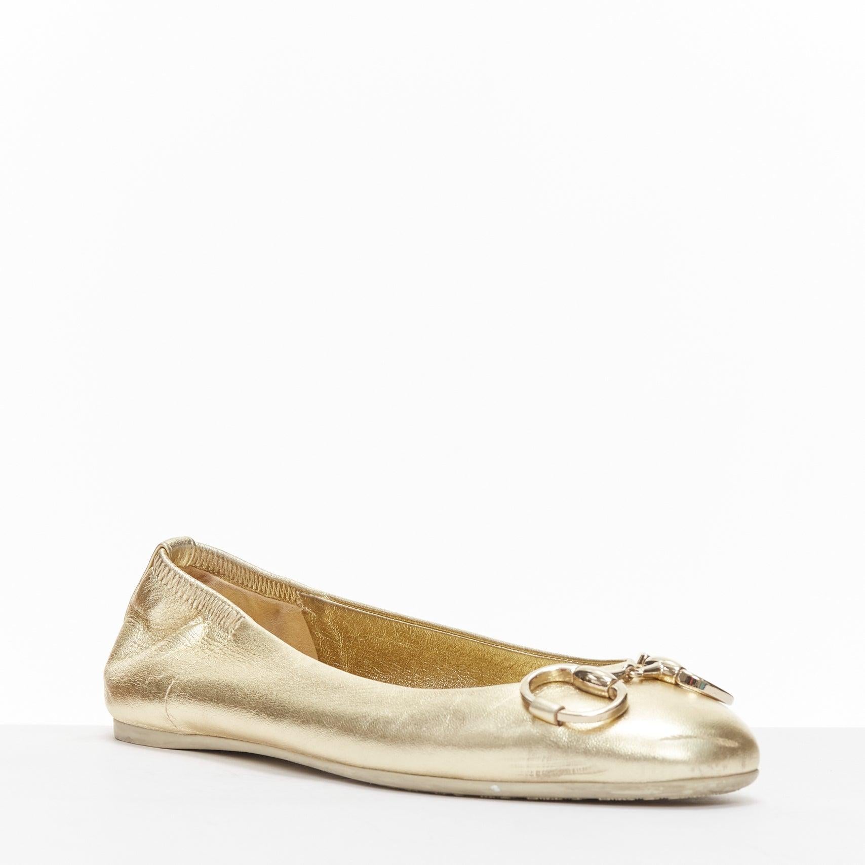GUCCI metallic light gold Horsebit buckle round toe ballerina flats EU36
Reference: CELG/A00363
Brand: Gucci
Collection: Horsebit
Material: Leather
Color: Gold
Pattern: Solid
Lining: Gold Leather
Extra Details: Metallicc gold soft leather upper.