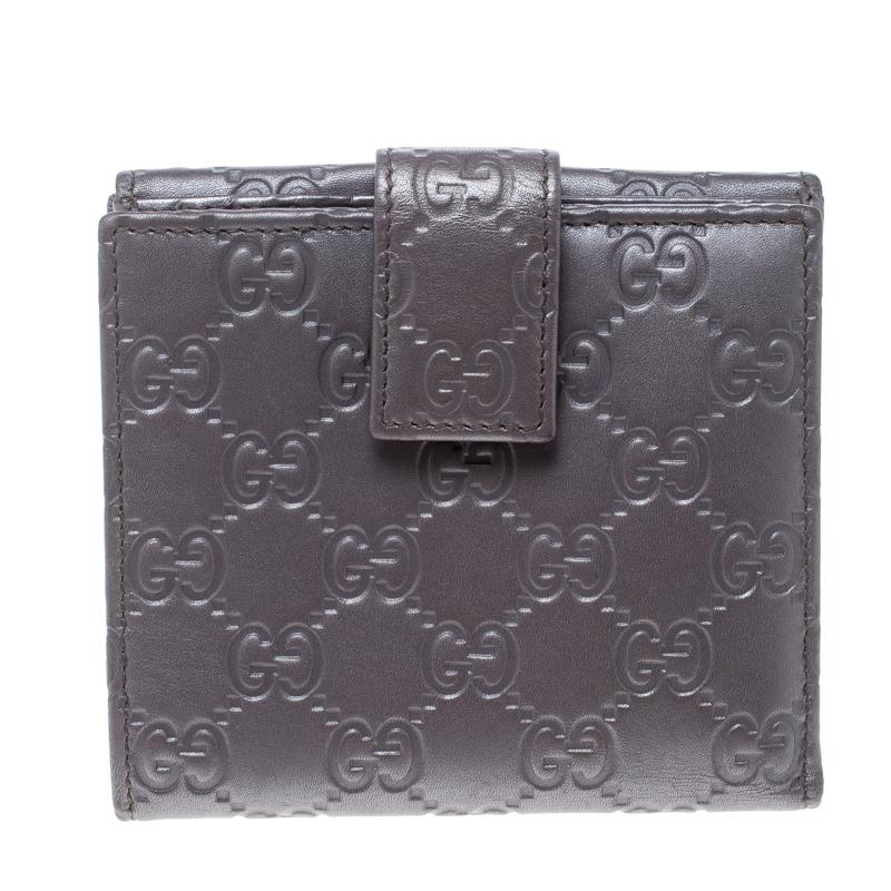 Now here's a wallet that is both stylish and functional. This wallet by Gucci has been crafted from Guccissima leather and detailed with a GG heart. It has a flap compartment and a snap button that reveals multiple slots to neatly arrange your cards