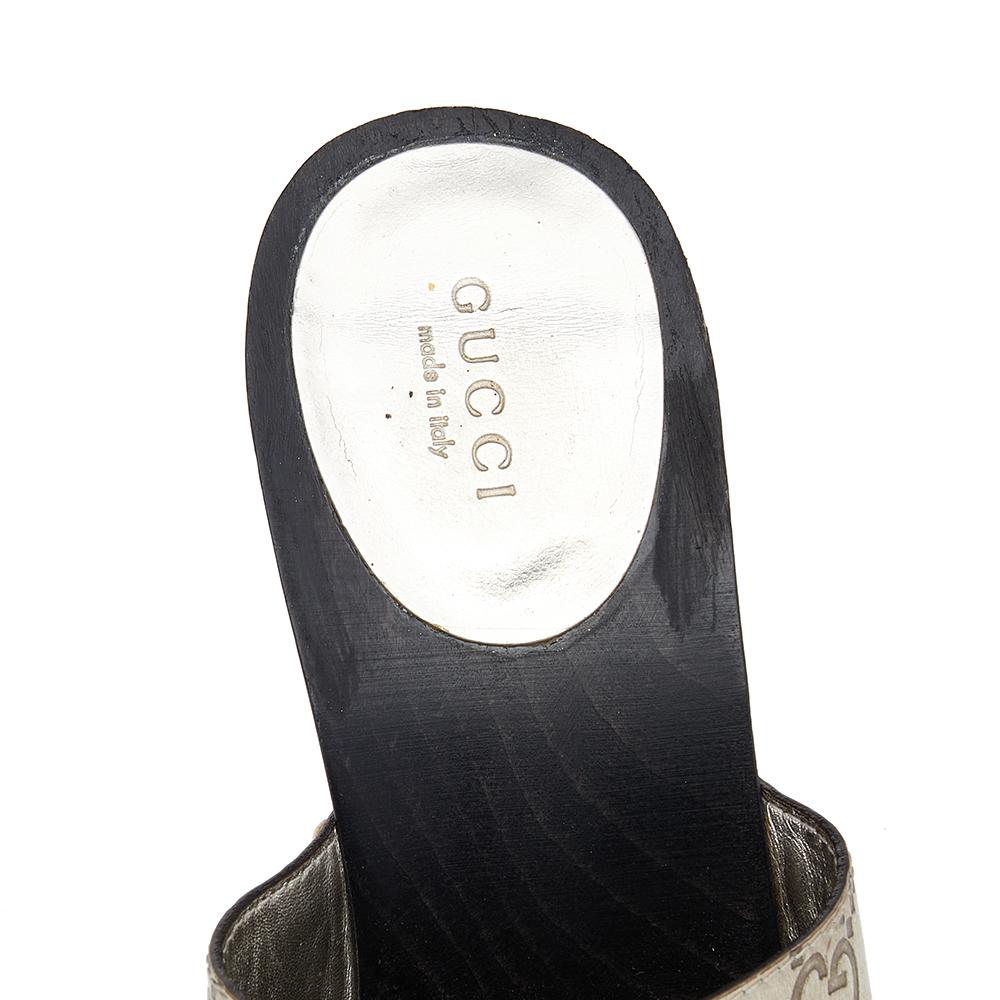 Gucci Metallic Monogram Leather 'Icon Bit' Wooden Clog Slides Size 39.5 In Good Condition In Dubai, Al Qouz 2