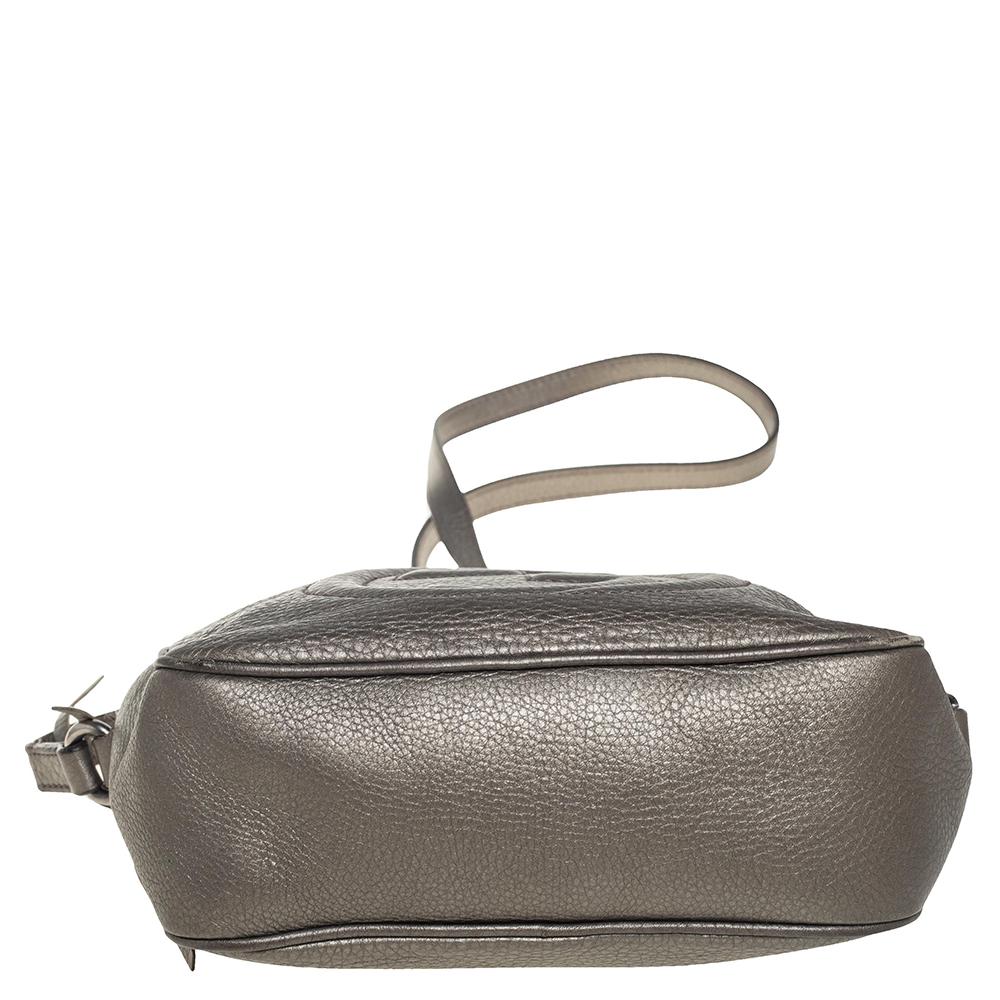 De las mujeres Bolso cruzado Soho Disco de piel verde oliva metalizada de Gucci