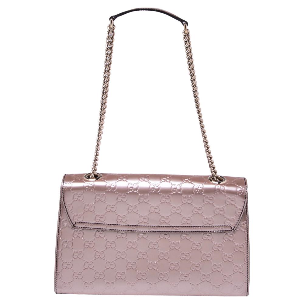 Gucci's handbags are not only well-crafted but they are also coveted because of their high appeal. This Emily Chain shoulder bag, like all of Gucci's creations, is fabulous and closet-worthy. It has been crafted from Guccissima leather and styled