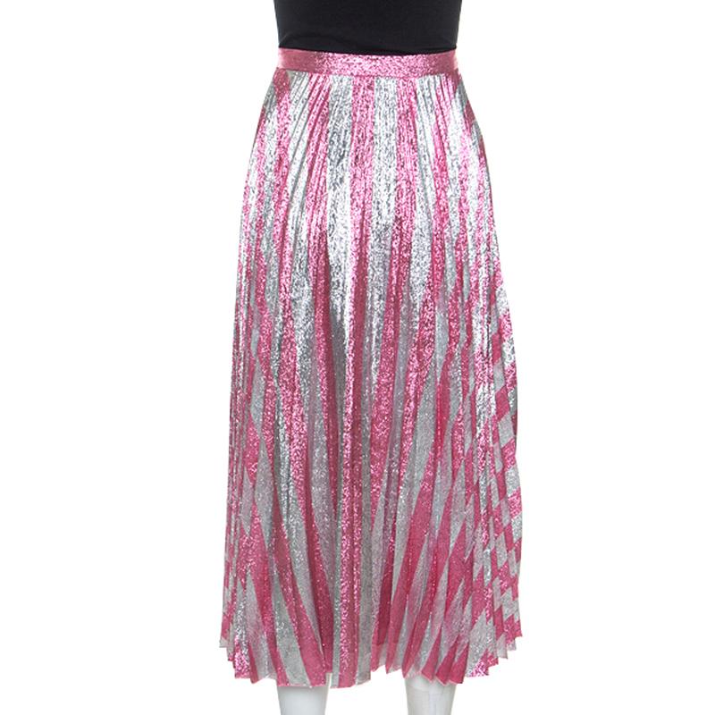 Make room in your closet for this creation from the house of Gucci. Designed for a fashionable look, this metallic skirt is fabulous for a casual event. This skirt features strips and pleats that fall beautifully from the waistline.

Includes : The