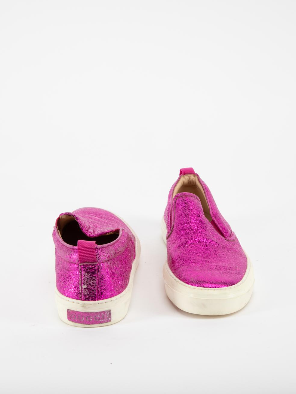 Gucci Metallic Pink Textured Flats Size IT 39 In Good Condition For Sale In London, GB